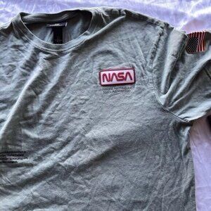H&M NASA Men’s Sz L Tshirt USA Patches Reflective Space Green Shirt RARE
